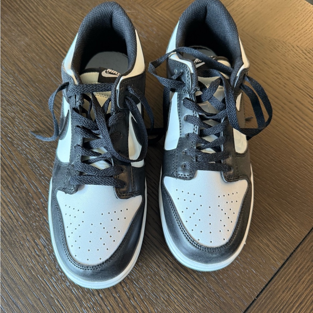Nike Men's Black and White Sneakers